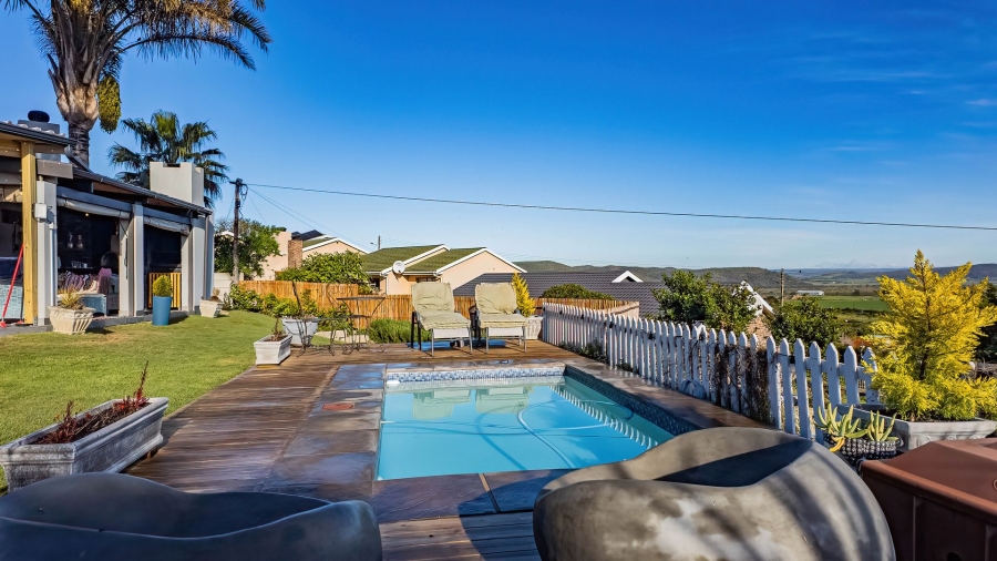 5 Bedroom Property for Sale in Fraaiuitsig Western Cape